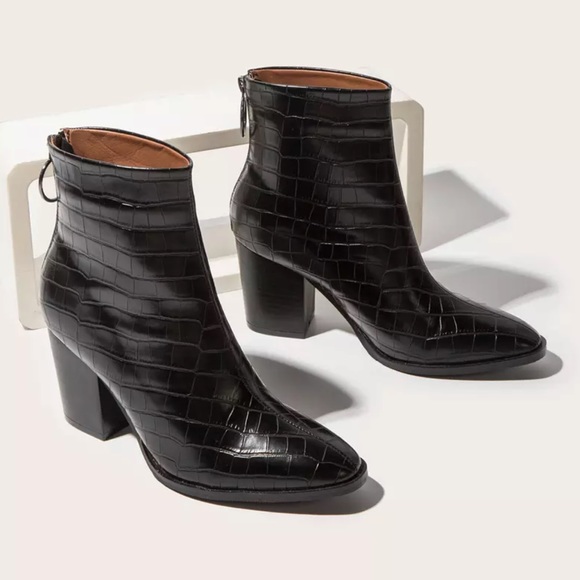 PREORDER! Black Crocodile Animal Western Booties - Picture 4 of 13